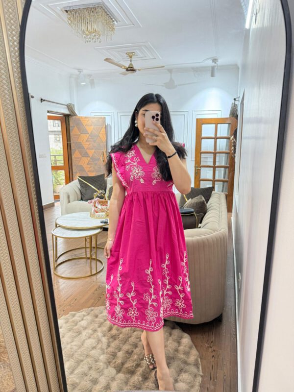 Saavi embroidered dress - Image 5