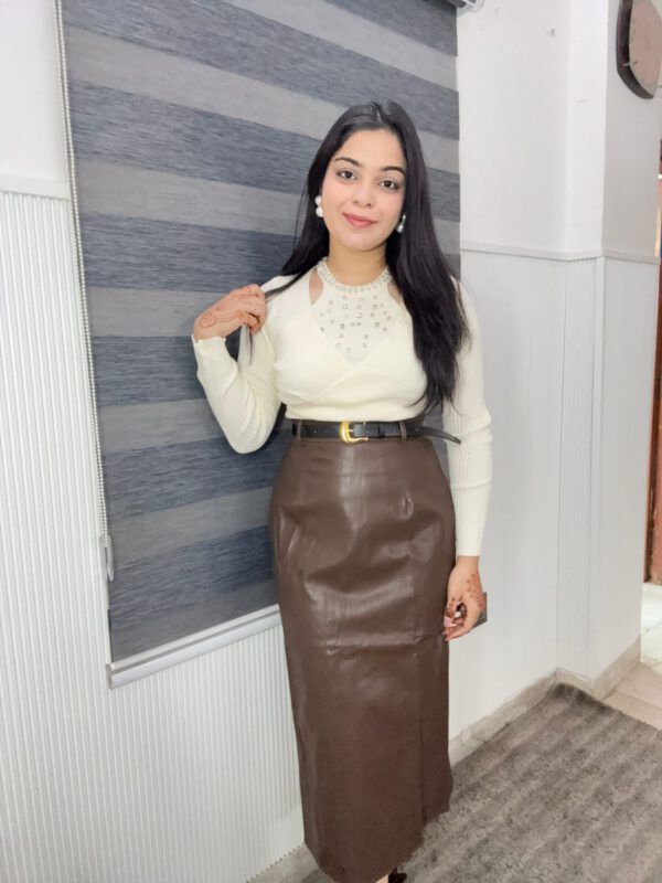 Leather skirt with belt - Image 5
