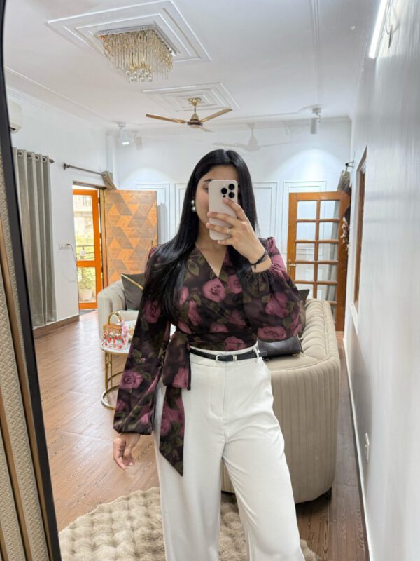 Highwaisted pants with belt - Image 5