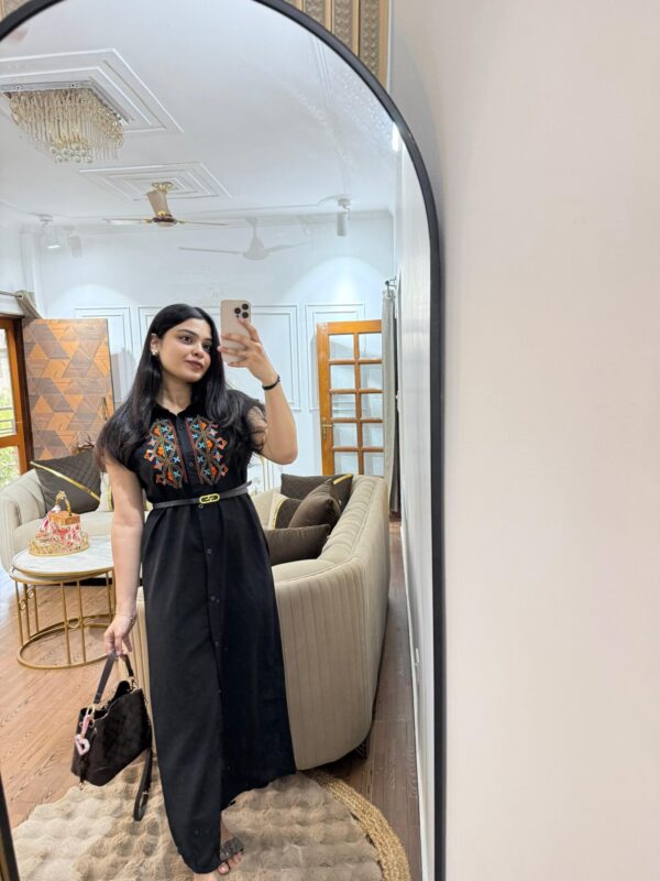 Embroidered dress with belt - Image 13
