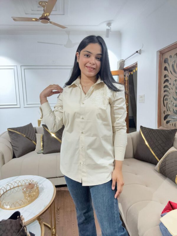 Embellished flower cotton shirt - Image 2