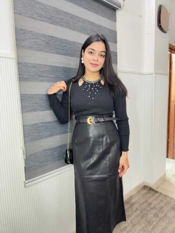 Leather skirt with belt - Image 3