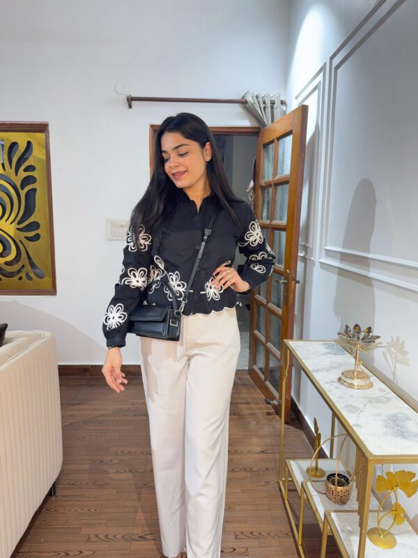 Cropped embroidered shirt - Image 5