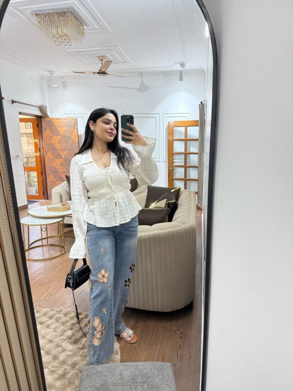 Flower cutout jeans - Image 2