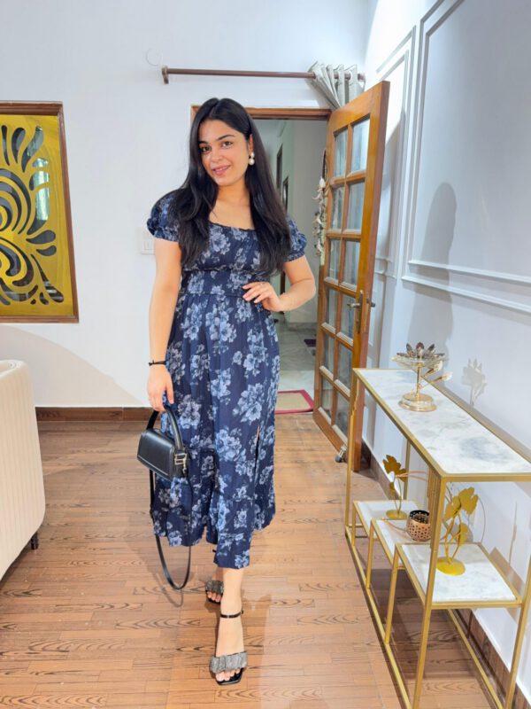 Floral back tie-on dress - Image 2