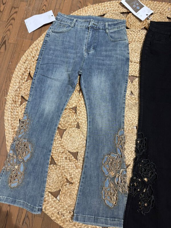 Cutwork highwaisted jeans - Image 5