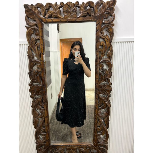 Bodycon ruched dress with floral choker - Image 2