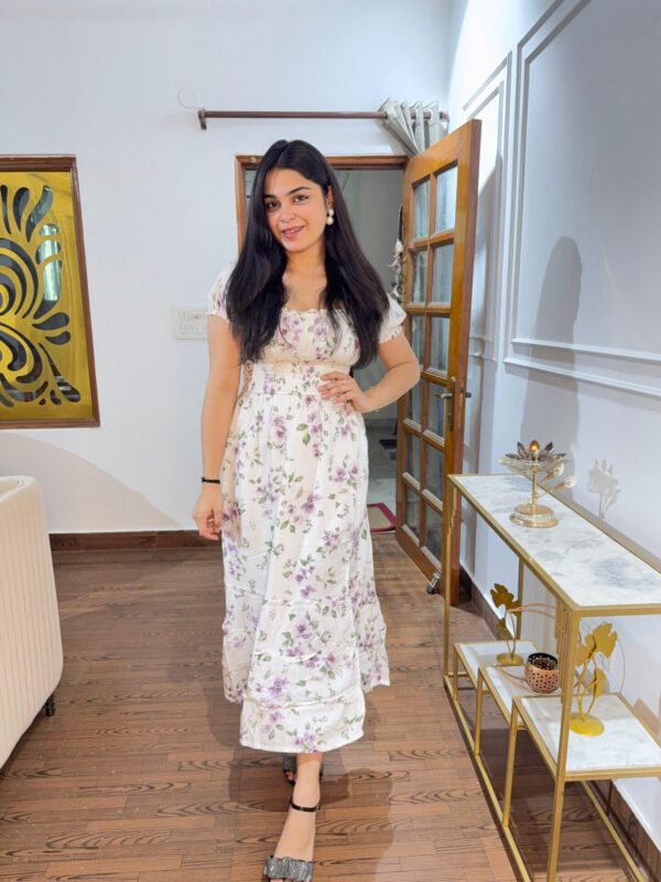 Floral back tie-on dress - Image 7