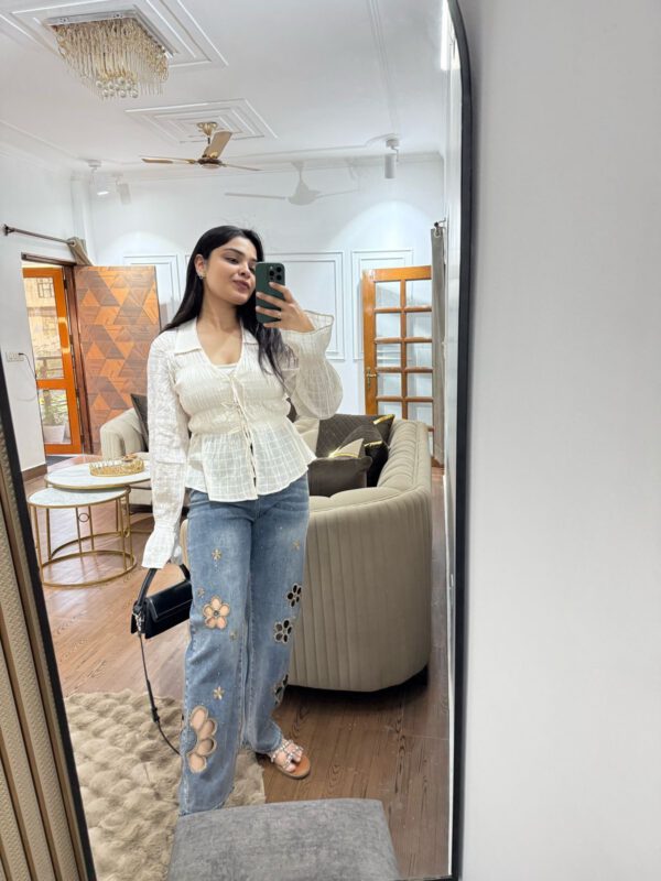 Flower cutout jeans