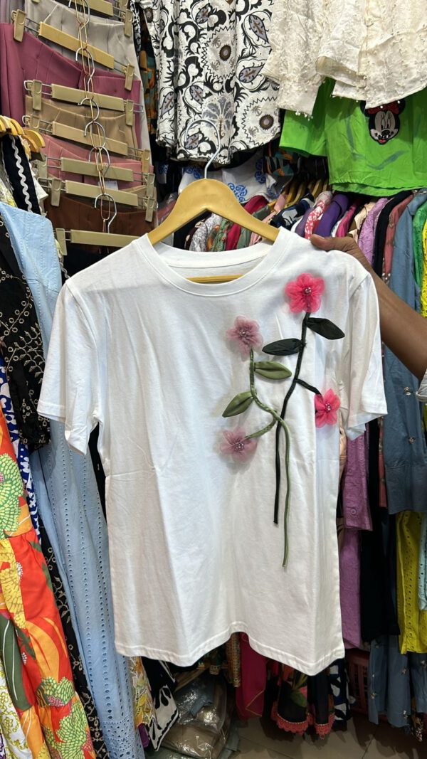 Embroidered flower top - Image 3