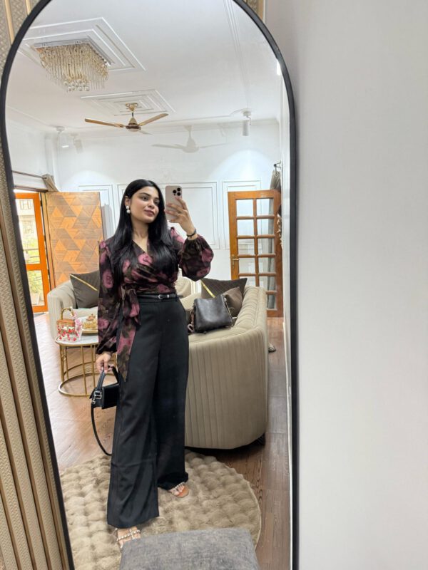 Highwaisted pants with belt - Image 9