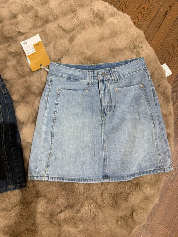 Denim skorts with belt - Image 7