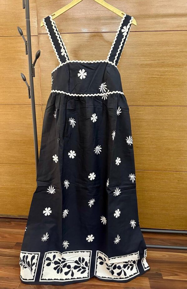 Embroidered dress - Image 3
