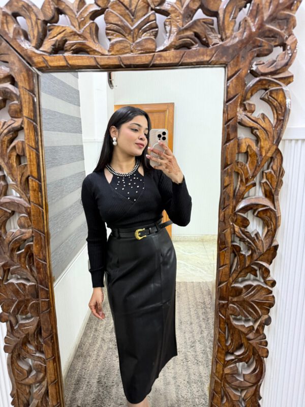 Leather skirt with belt - Image 2