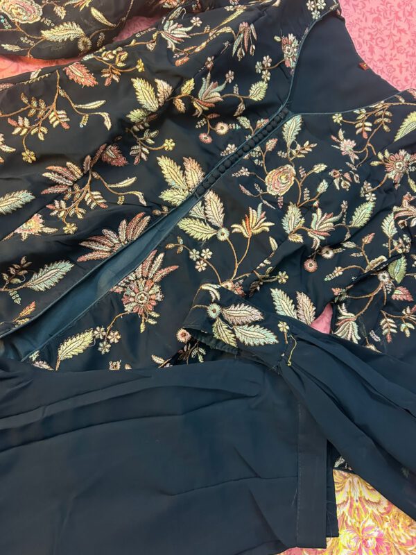 Kyra embroidered 3 piece set - Image 3