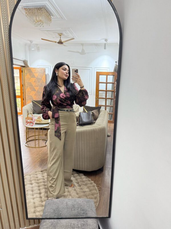 Highwaisted pants with belt - Image 2