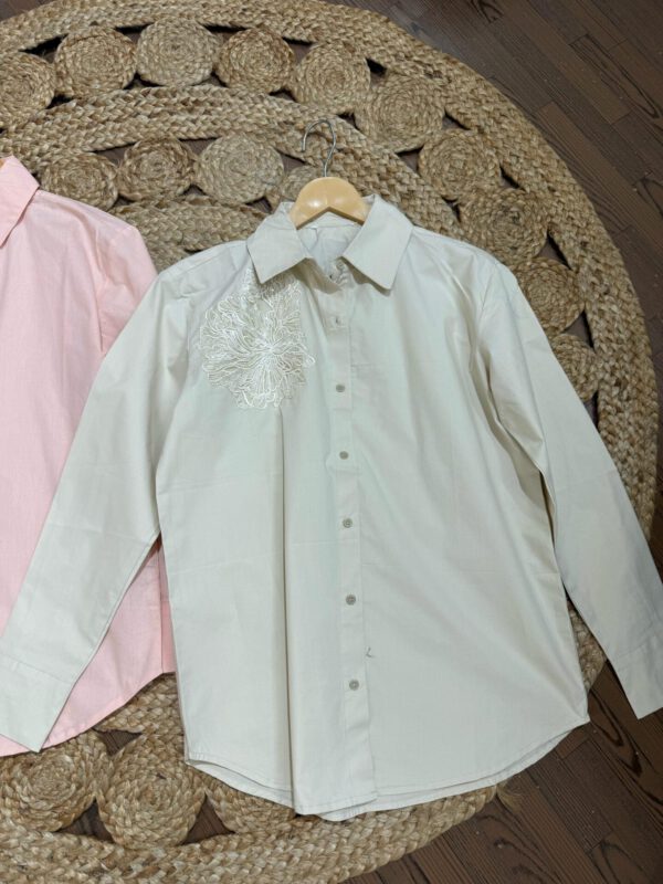 Embellished flower cotton shirt - Image 4