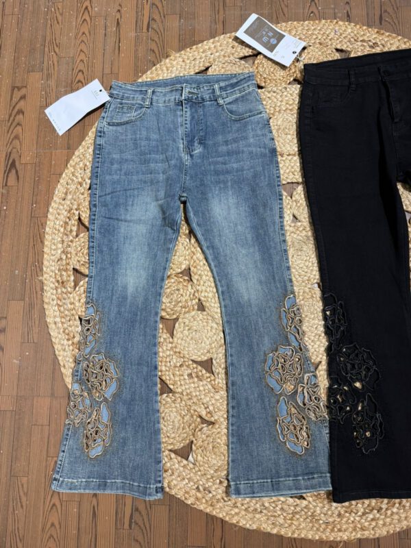 Cutwork highwaisted jeans - Image 3