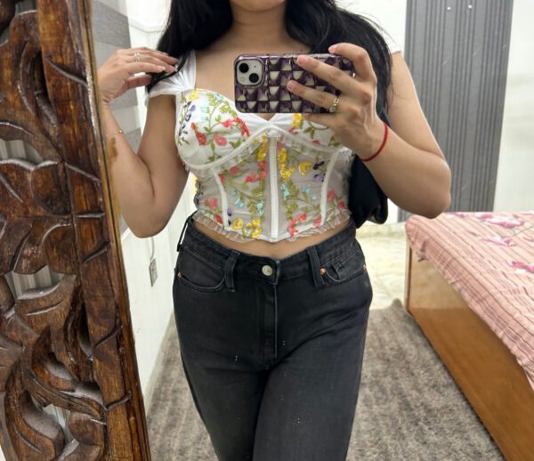 Dreamy embroidered boned corsets - Image 5
