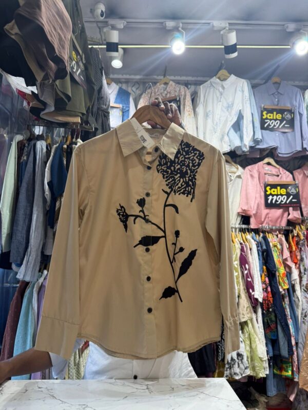 Beige embroidered shirt - Image 3