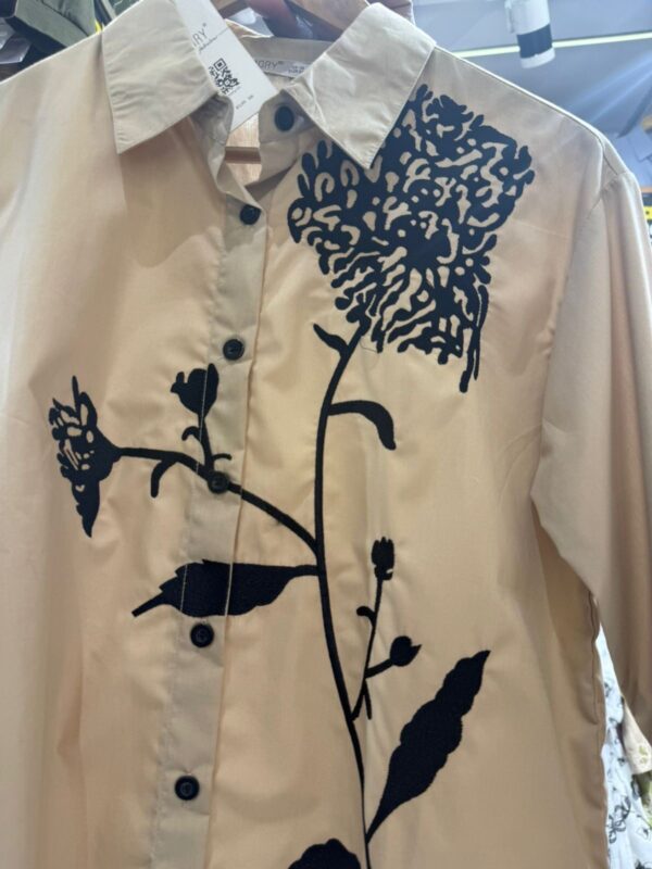 Beige embroidered shirt - Image 4