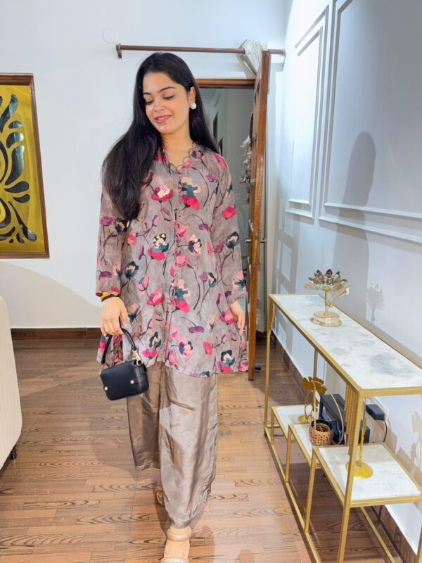 Geet embellished set - Image 4