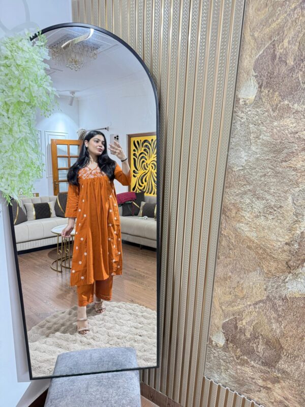 Pleated embroidered set - Image 6