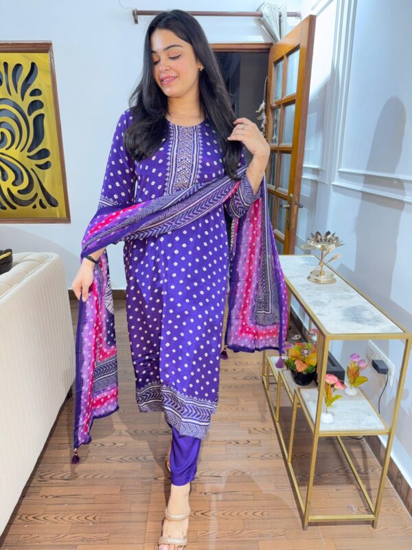Bandhani embellished suit - Image 5