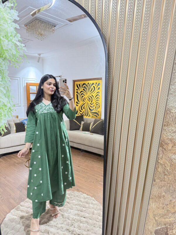 Pleated embroidered set - Image 4