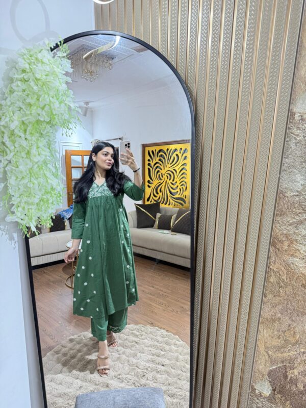Pleated embroidered set