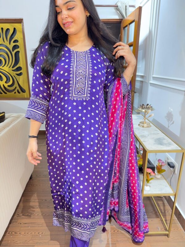 Bandhani embellished suit - Image 2