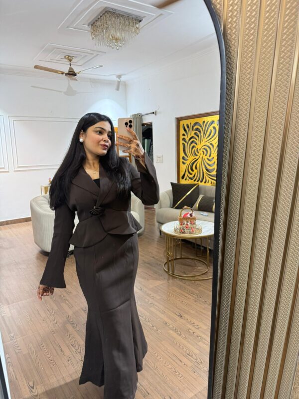 Fish cut skirt with blazer - Image 7