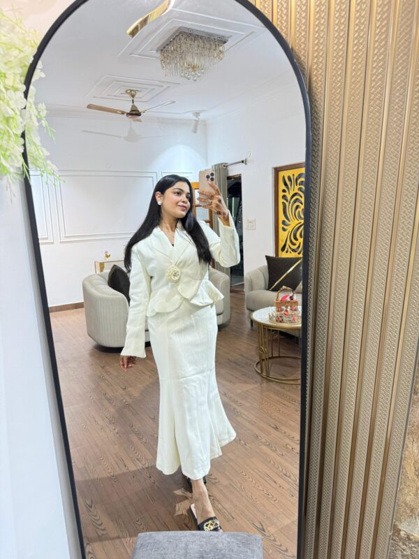 Fish cut skirt with blazer - Image 3