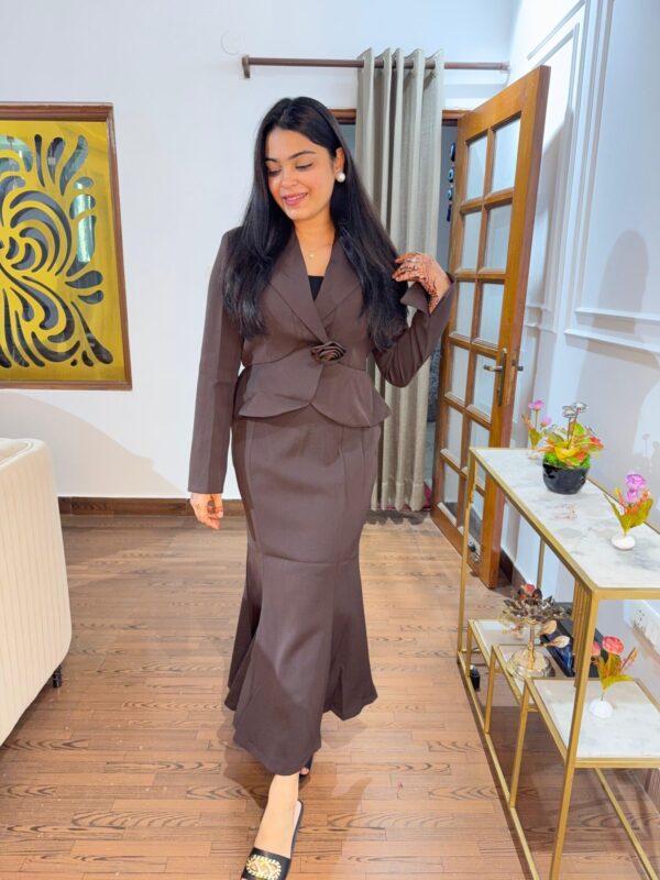 Fish cut skirt with blazer - Image 5