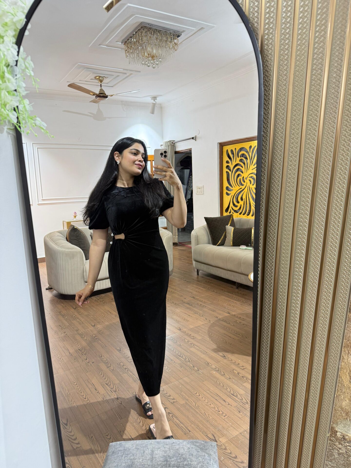 Velvet side cut ruched dress - Image 4