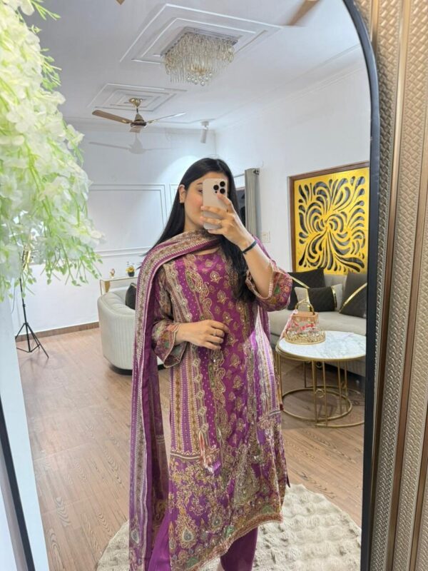 Suhana embellished suit - Image 4