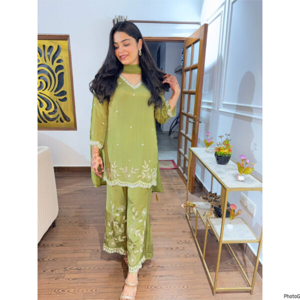 Esha embellished suit - Image 3