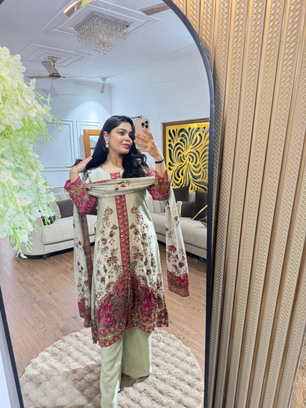 Noor embellished crepe suit - Image 7
