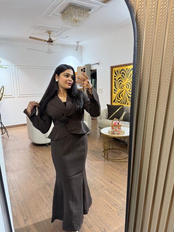 Fish cut skirt with blazer - Image 6