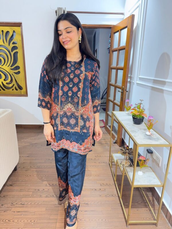 Printed embellished set - Image 2